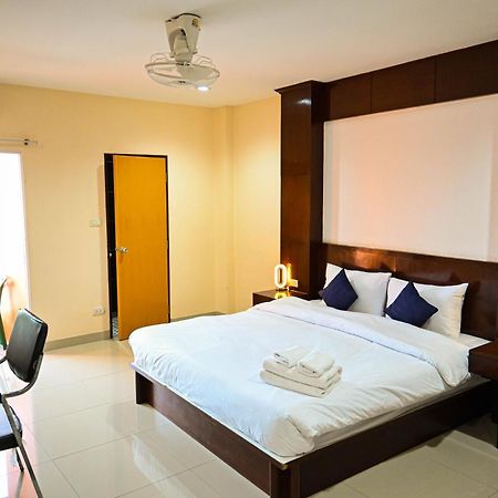 Royal Star Suites Pattaya Esterno foto