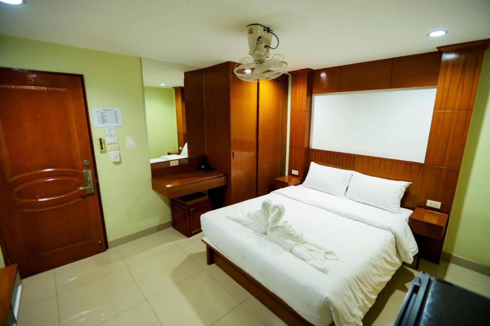 Royal Star Suites Pattaya Esterno foto