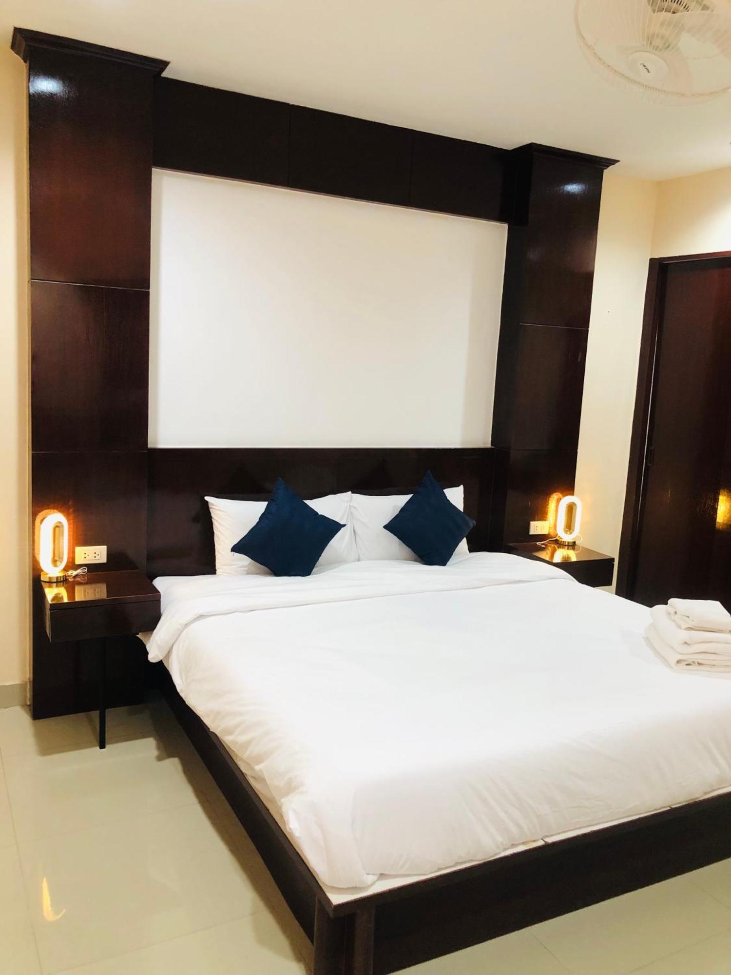Royal Star Suites Pattaya Esterno foto