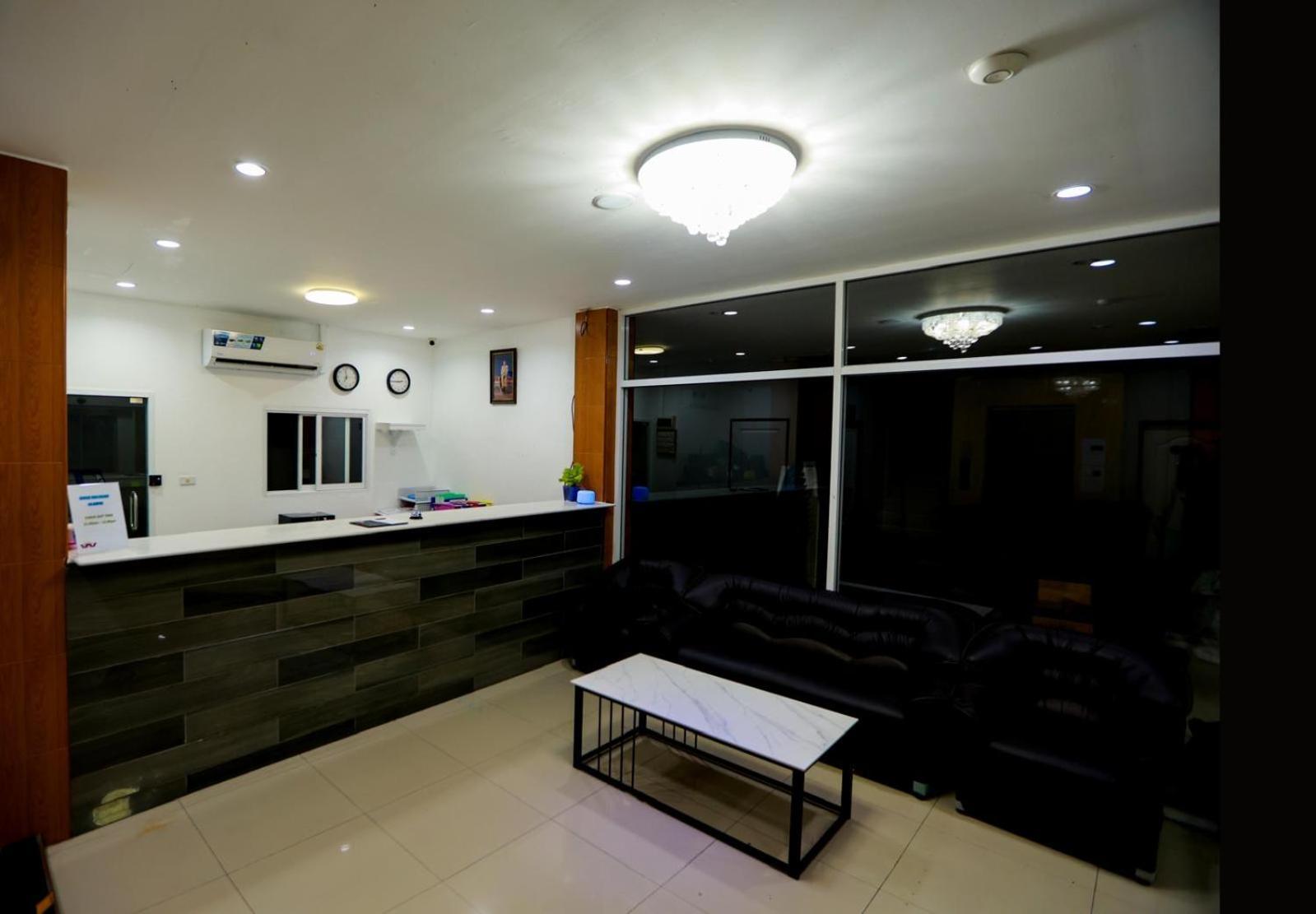 Royal Star Suites Pattaya Esterno foto