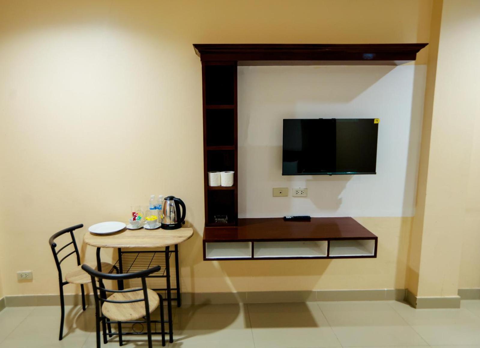 Royal Star Suites Pattaya Esterno foto