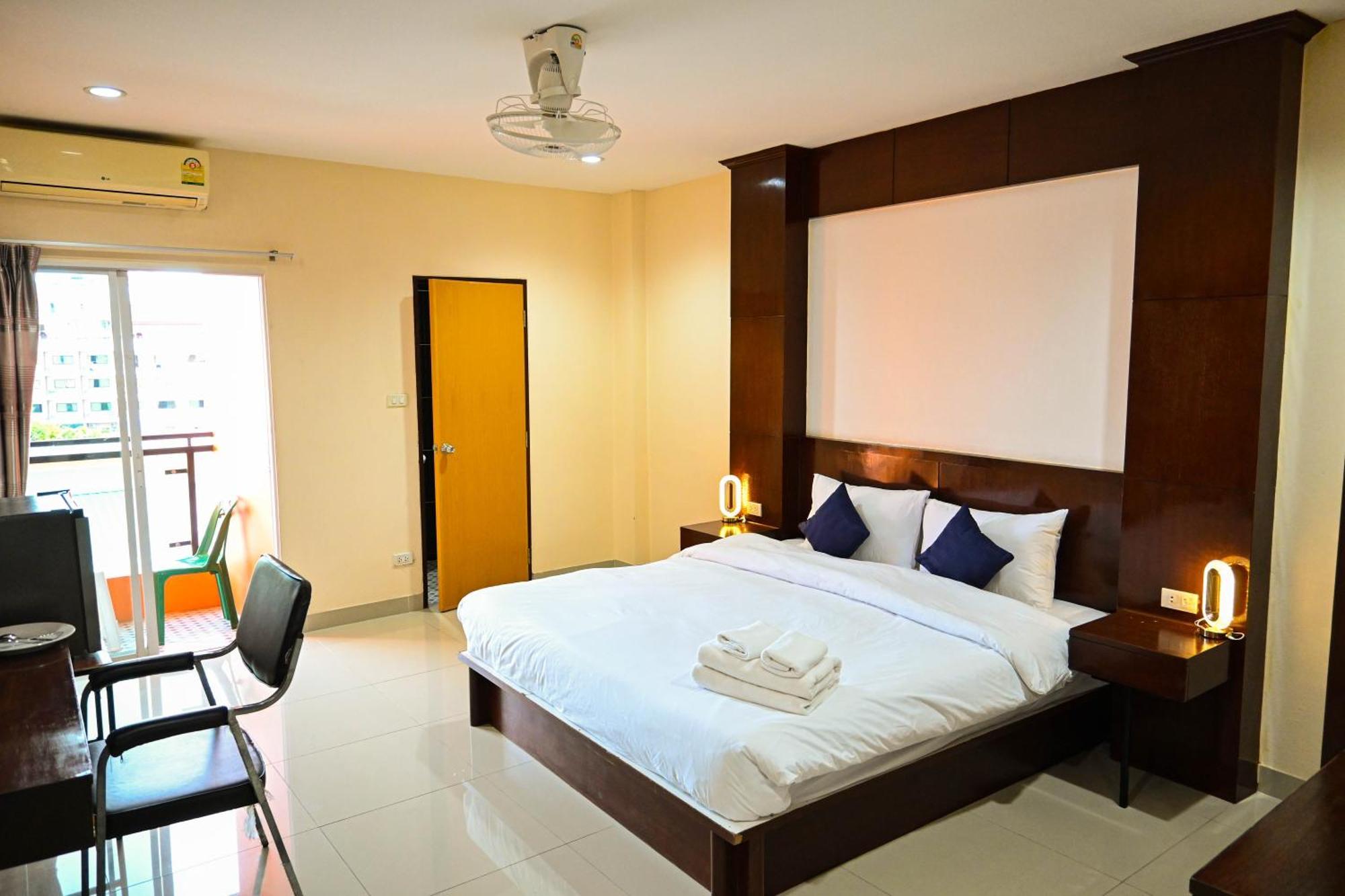 Royal Star Suites Pattaya Esterno foto
