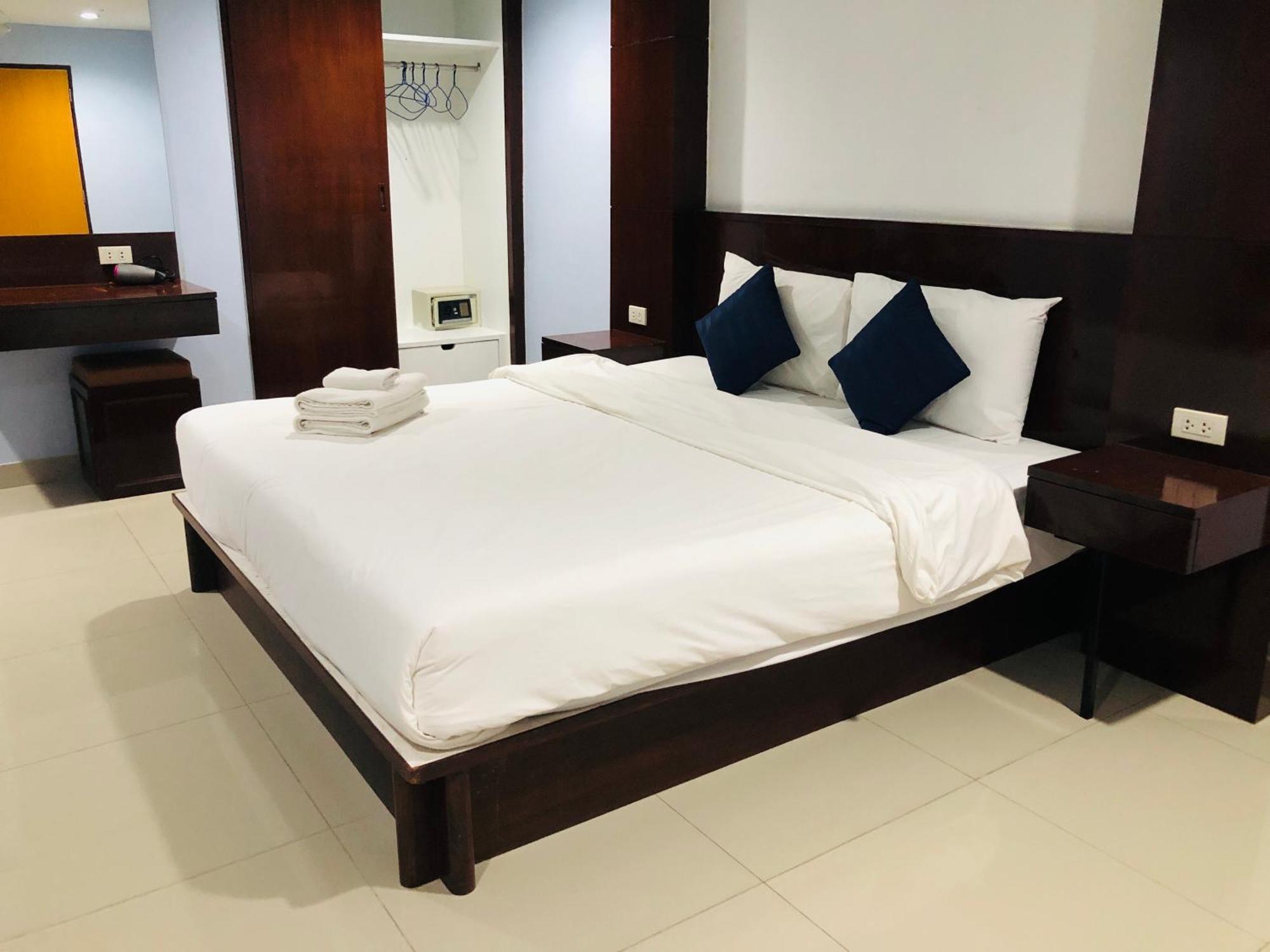 Royal Star Suites Pattaya Esterno foto