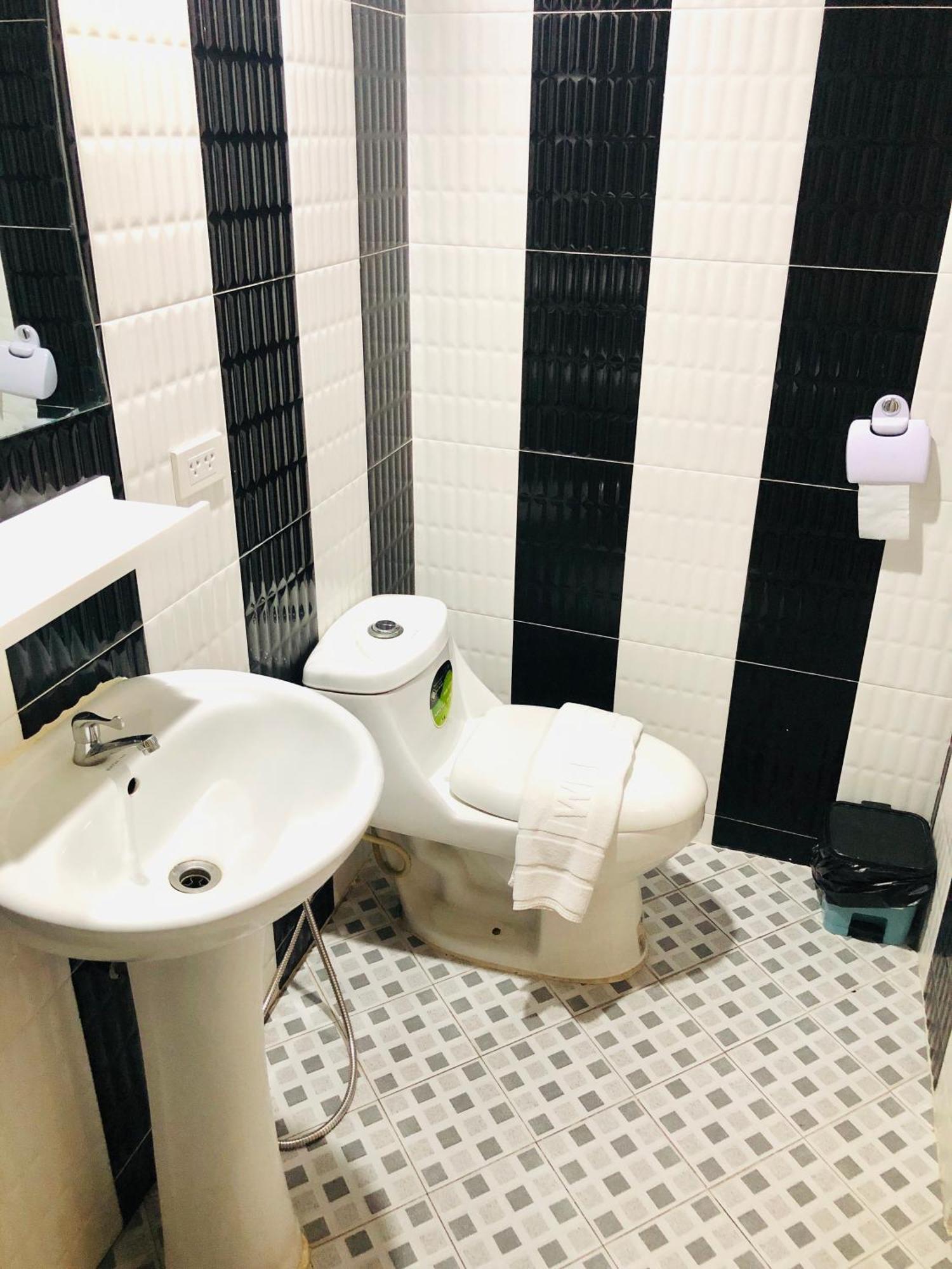 Royal Star Suites Pattaya Esterno foto